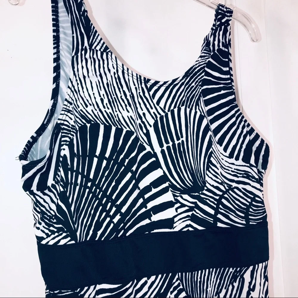 🌸HOST PICK🌸Jaclyn Smith Zebra Swimsuit, Size 14